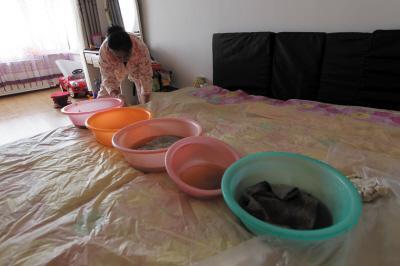 沧县楼上漏水，住户失联，小区没物管，业主维权难！律师来支招……